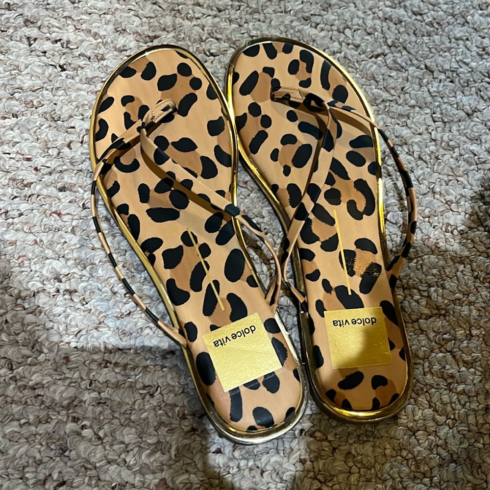 Dolce Vita Leopard Print Thong Sandals 7
